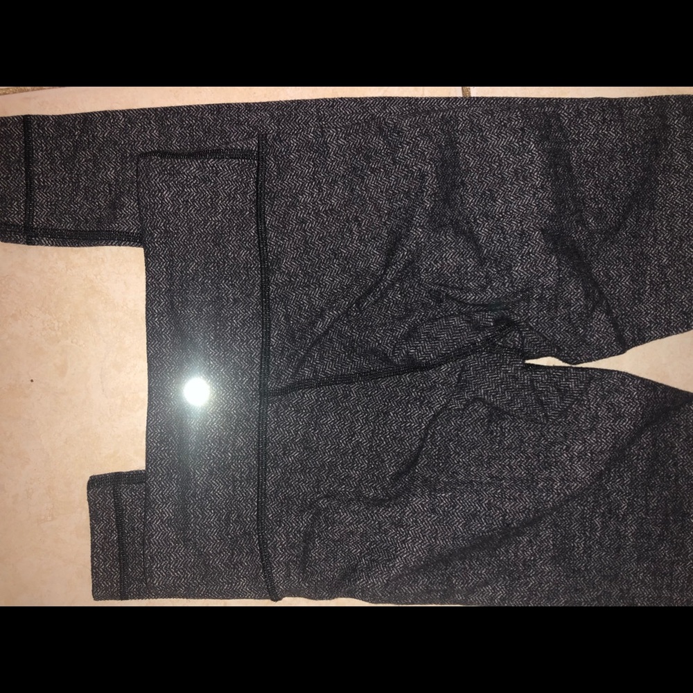 Lululemon Gray Pattern Leggings - image 4